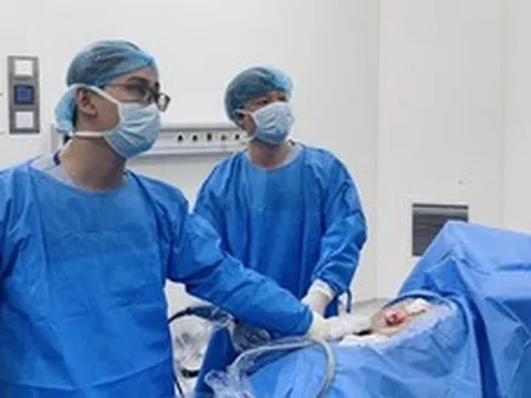 Bỏ qua dấu hiệu nước tiểu có màu lạ, cụ ông U80 đối mặt bệnh ung thư bể thận