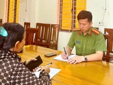 Đi bán vàng thì các tiệm vàng đóng cửa, người phụ nữ SN 1969 trực tiếp đến trình báo công an