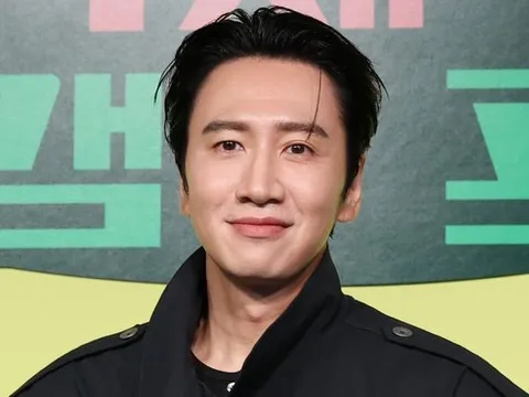 Lee Kwang Soo bị 'bắt quả tang'