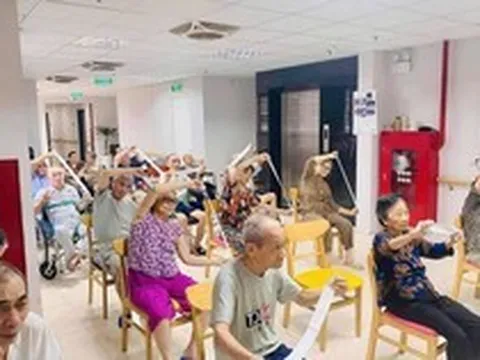 Sáng đưa đi, tối đón về với 200 nghìn đồng/ngày: Dịch vụ bán trú người già xuất hiện ngay giữa đại đô thị tỷ đô của ông Phạm Nhật Vượng