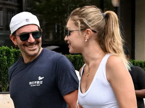 Bradley Cooper và Gigi Hadid tiếp tục đeo nhẫn cưới giữa Paris