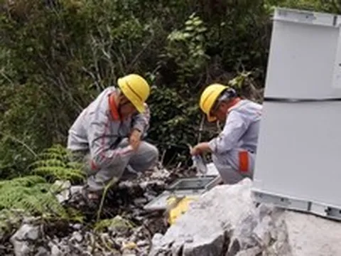 'Đi tìm sóng bằng đôi chân, xóa lõm sóng bằng những trạm phát'