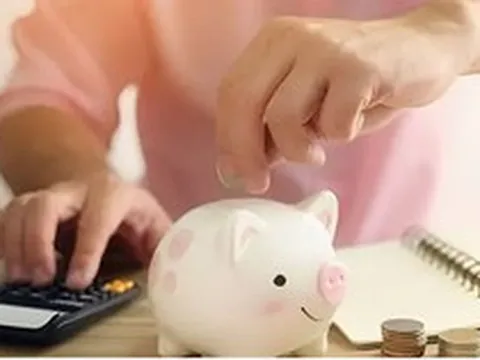 Nên trả hết nợ hay tiếp tục gửi tiết kiệm khi đang có tiền nhàn rỗi?