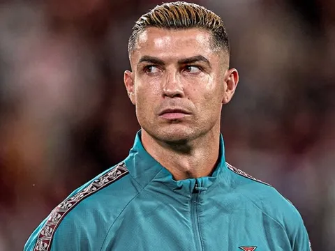 Ronaldo tố HLV Bồ Đào Nha hai lần thất hứa