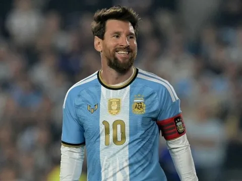 Messi rực sáng trong lần cuối khoác áo tuyển Argentina