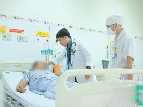 Người đàn ông 57 tuổi nhập viện cấp cứu sau bữa tối, bác sĩ cảnh báo dấu hiệu nguy hiểm