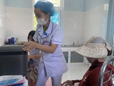 Nâng chính sách đãi ngộ, củng cố nguồn nhân lực y tế