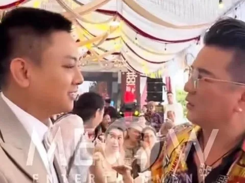 Đàm Vĩnh Hưng tặng phong bì tiền mừng cưới Hoài Lâm