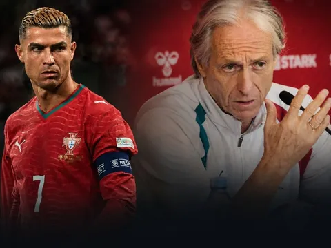 HLV Bồ Đào Nha lên tiếng sau tuyên bố của Ronaldo