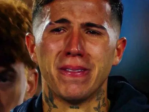 Enzo Fernandez khóc trong ngày chia tay Messi