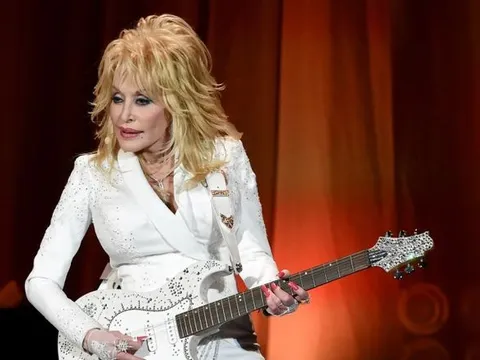 Cháu trai Dolly Parton bị cáo buộc có lời lẽ thô tục