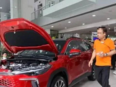 Khách vay mua ô tô 'oằn mình' gánh lãi suất thả nổi gần 20%