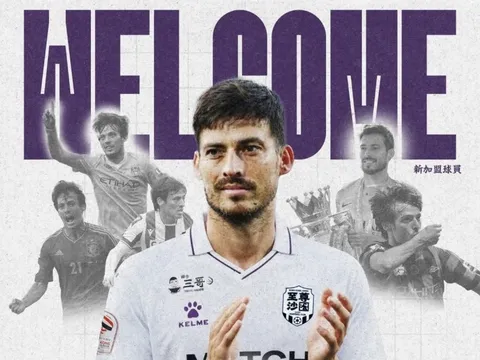 David Silva sang Hong Kong chơi bóng