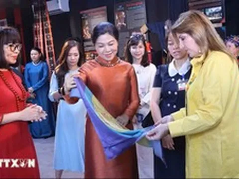 Phu nhân Tổng Bí thư, Chủ tịch nước Tô Lâm và Phu nhân Tổng thống Panama tìm hiểu văn hóa các dân tộc Việt Nam