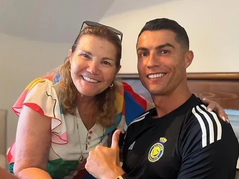 Mẹ Ronaldo chỉ trích người Bồ Đào Nha vô ơn với con trai