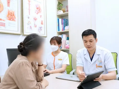 Người phụ nữ âm thầm chịu đựng những cơn bốc hỏa và lời cảnh báo từ bác sĩ