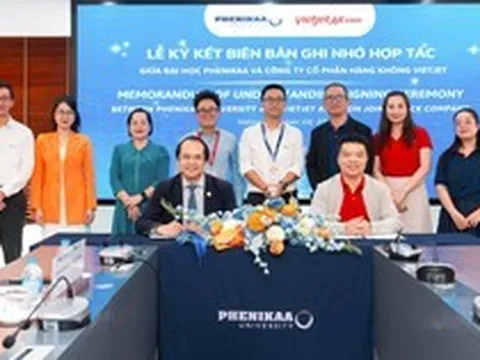 Tỷ phú Nguyễn Thị Phương Thảo bắt tay vị giáo sư giàu nhất Việt Nam, chuẩn bị làm điều đặc biệt