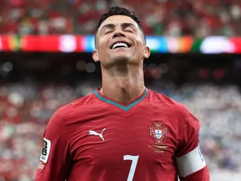Viễn cảnh Ronaldo làm cầu thủ kiêm HLV Bồ Đào Nha