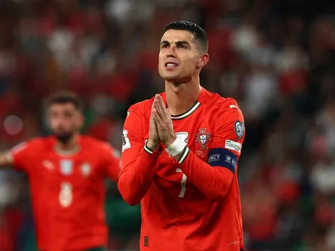 Ronaldo bị treo giò tạm thời