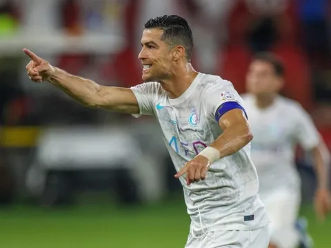 Cuộc chiến Ronaldo - Jorge Jesus đã vượt khỏi sân cỏ