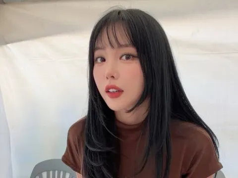 Ca sĩ Hong Jin Young khoe vóc dáng mảnh mai sau tin đồn mang thai