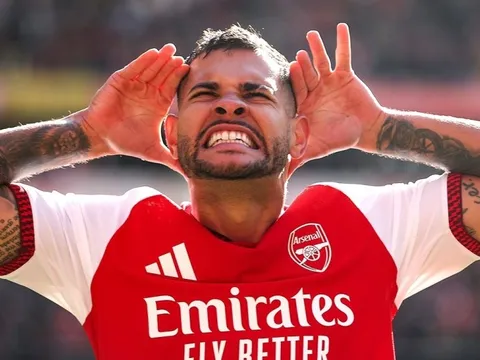Arsenal ngược dòng nghẹt thở
