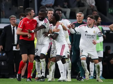 Real Madrid khó cứu nổi Vinicius