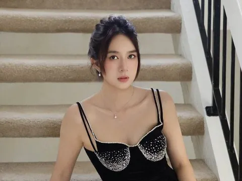 Vợ kém Lý Hải 17 tuổi gây trầm trồ với vóc dáng sau 4 lần sinh con