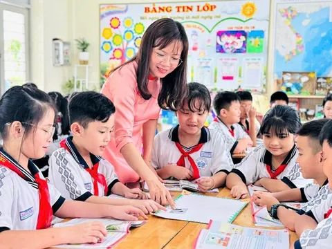 Chính phủ yêu cầu bảo đảm học sinh không đỗ lớp 10 công lập vẫn được đi học