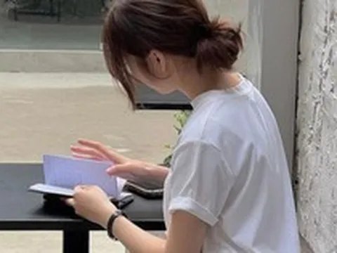 Mỗi tháng để dành vài triệu, nên mua vàng hay gửi ngân hàng?