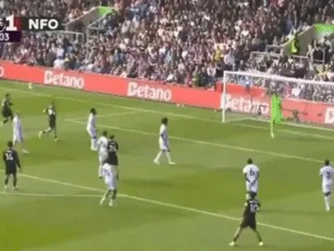 Liam Delap gây sốc với pha bỏ lỡ khó tin