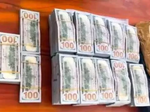 2 nhân viên ngân hàng 'tiếp tay' cho đường dây vận chuyển 52 triệu USD qua biên giới