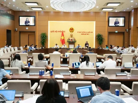 Ủy ban Thường vụ Quốc hội đề nghị hoàn thiện quy định về giá thuốc, bảo hiểm y tế