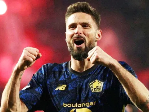Giroud đi vào lịch sử Champions League