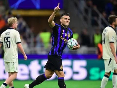 Cú hat-trick gây ngỡ ngàng ở Champions League