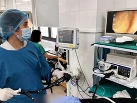 Phát hiện sán dây bò dài 70 cm khi nội soi đại tràng