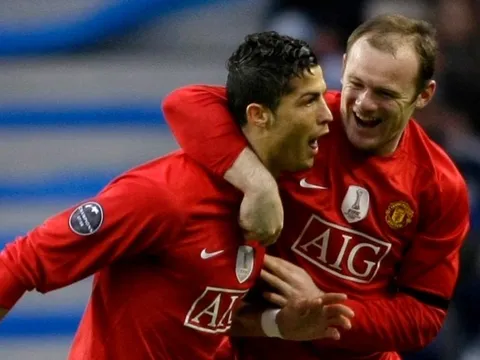 Rooney bóc trần Ronaldo