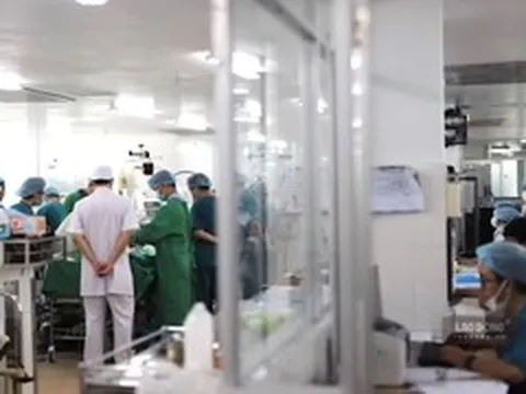 Cô gái 19 tuổi nguy kịch sau khi uống Panadol Extra cùng nước rửa chén
