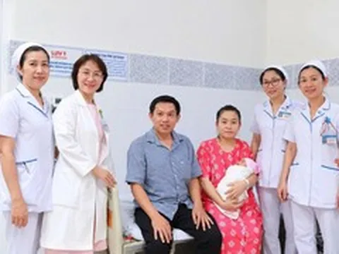 Kỳ tích y khoa: Hai bé gái sinh đôi chào đời từ 2 tử cung khác nhau