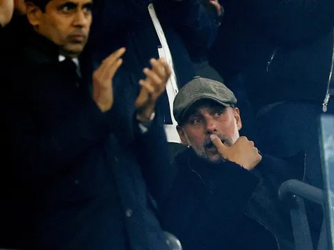 Guardiola trở lại Etihad đúng đêm Man City bị PSG dạy bóng đá