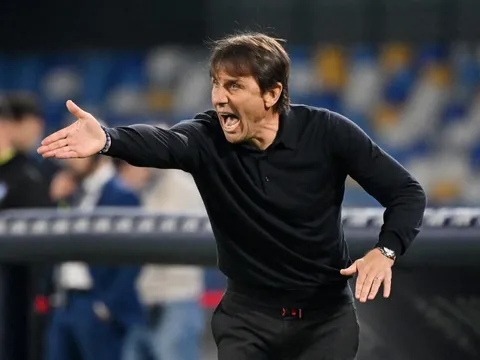 Conte sẵn sàng tiếp quản MU