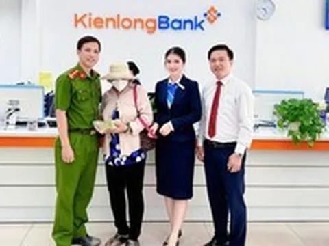 Kiểm tra giao dịch chuyển khoản 200 triệu của khách hàng 73 tuổi, nhân viên ngân hàng Nguyễn Thị Diểm Thúy lập tức hỗ trợ thu hồi số tiền