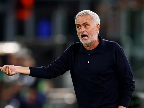 Mourinho và Valverde bất đồng sau màn ngược dòng