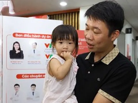 Bố biết bác sĩ qua Tiktok, con gái 2 tuổi được xóa vết bớt miễn phí