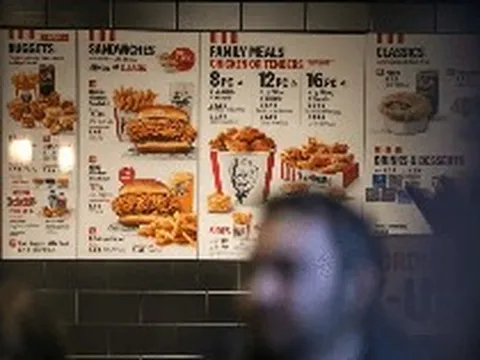 Lần đầu tiên sau 40 năm, KFC đổi nhà cung cấp nước ngọt thành Coca-Cola, loại bỏ PepsiCo