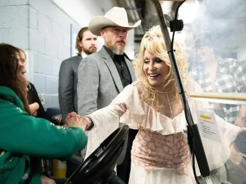 Cháu trai Dolly Parton lên tiếng về tin nhắn đe dọa, hé lộ tranh chấp tài sản