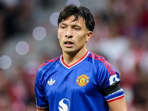 Lisandro Martinez xin lỗi
