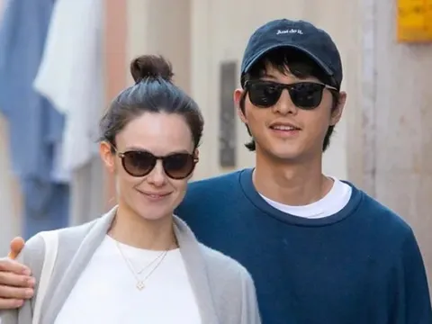 Đồng nghiệp hé lộ hôn nhân hiện tại của Song Joong Ki và vợ ngoại quốc