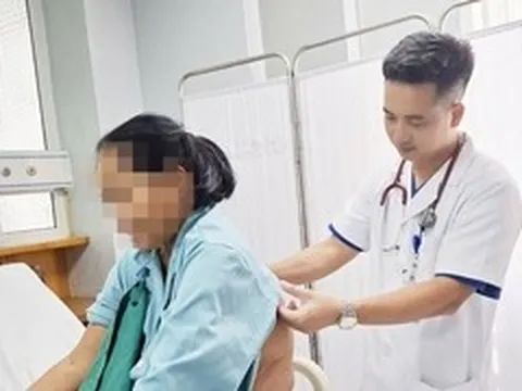 Nguy kịch sau khi bị ong vò vẽ đốt 60 nốt