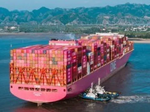 Siêu tàu container dài hơn 360 mét, 172.000 tấn cập cảng Hải Phòng, phá kỷ lục vừa thiết lập cách đây 3 tháng